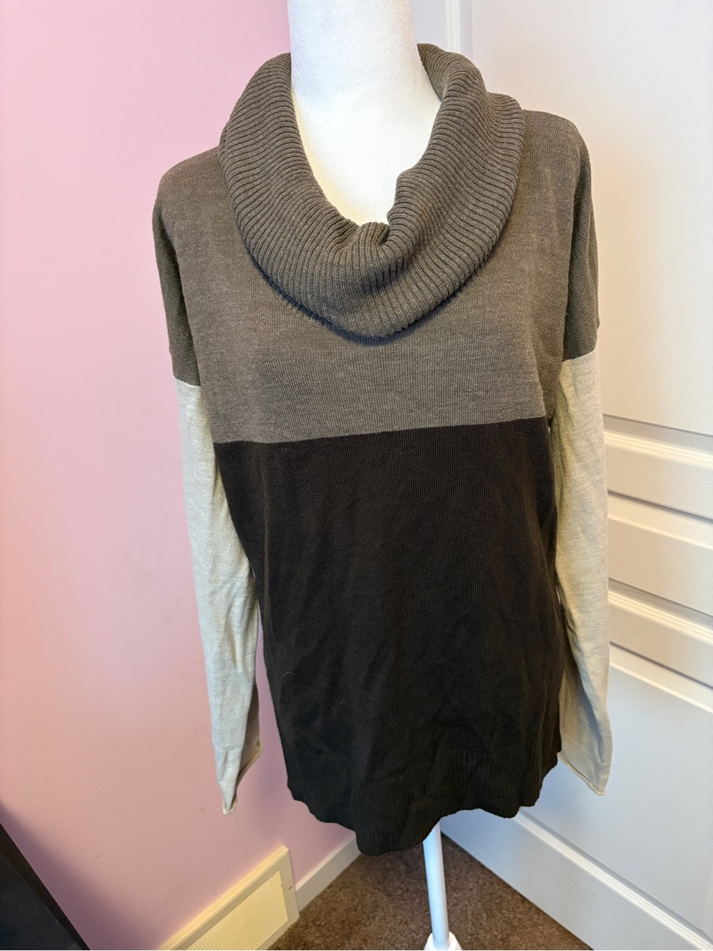 Denver Hayes Colorblock Cowl Neck Sweater - Gray, Black & Cream